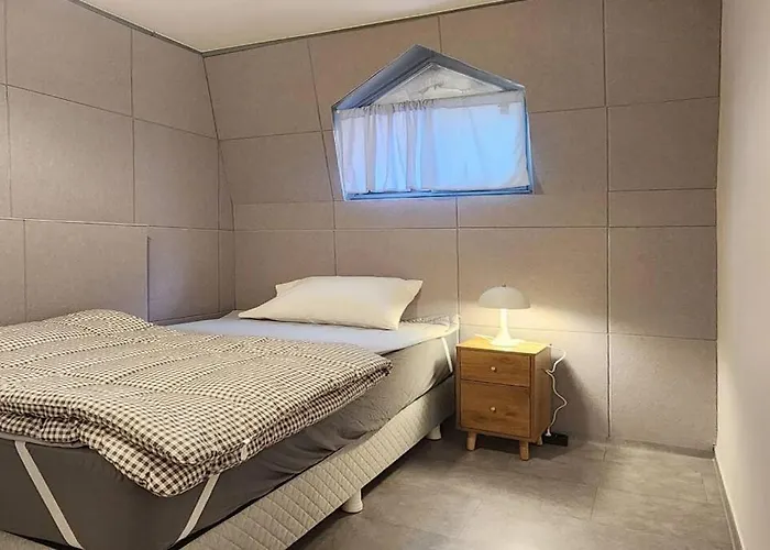 매일, Hongdae Art House 아파트 *