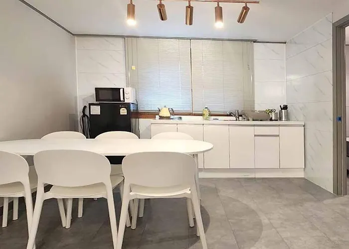 아파트 매일, Hongdae Art House