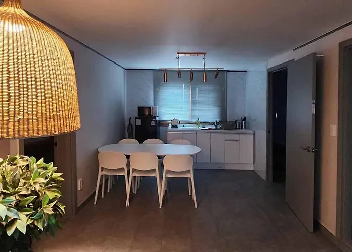 아파트 매일, Hongdae Art House *