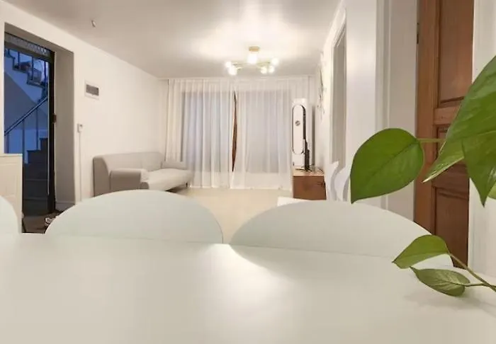 아파트 매일, Hongdae Art House